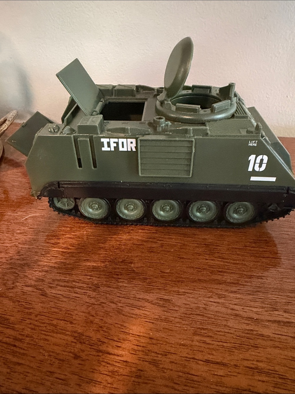 Vintage BBI Elite Force 1:18 scale M113 APC (IFOR version)
